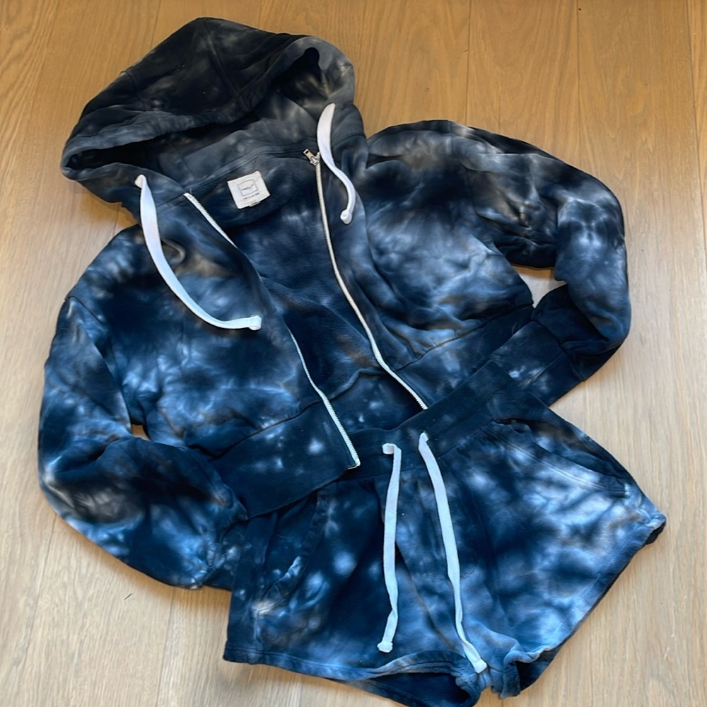 REFLEX navy tie dye shorts and cropped oversized zip up hoodie set small